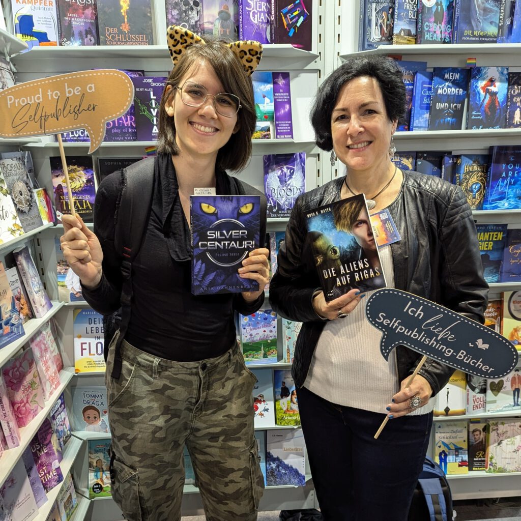 Anja Dannenberg und Nova K. Mayer auf der Frankfurter Buchmesse 2024