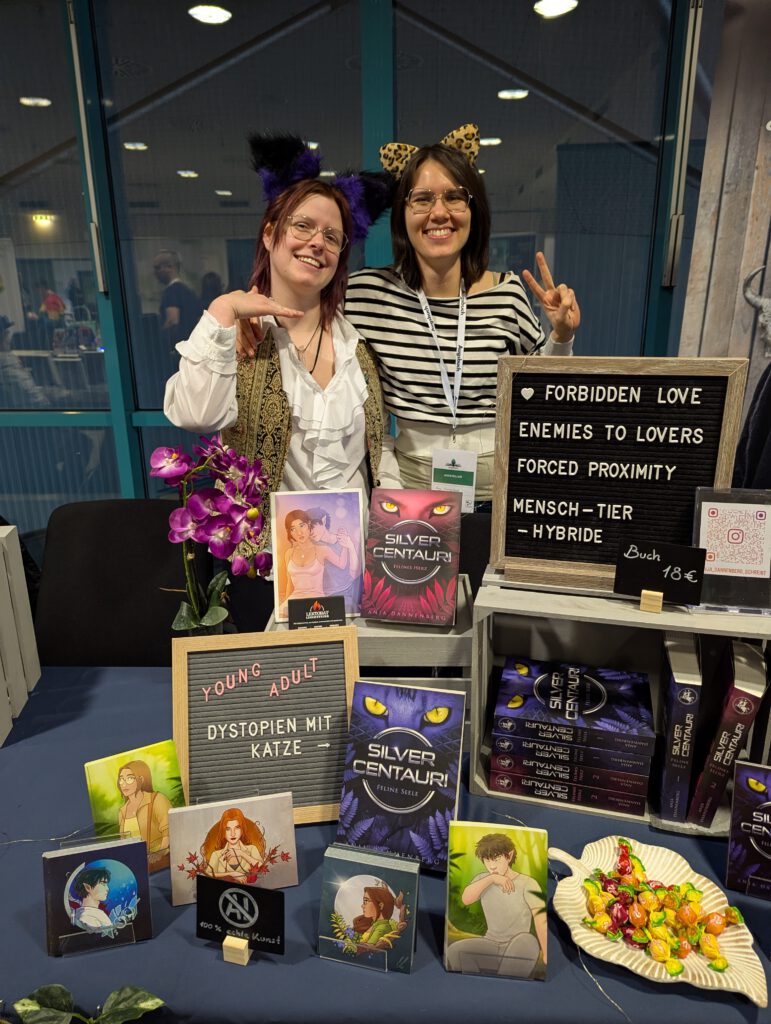 Anja Dannenberg und Vic auf der AugsBuch 2025